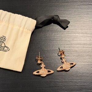 Vivienne Westwood
Bas Relief drop earrings